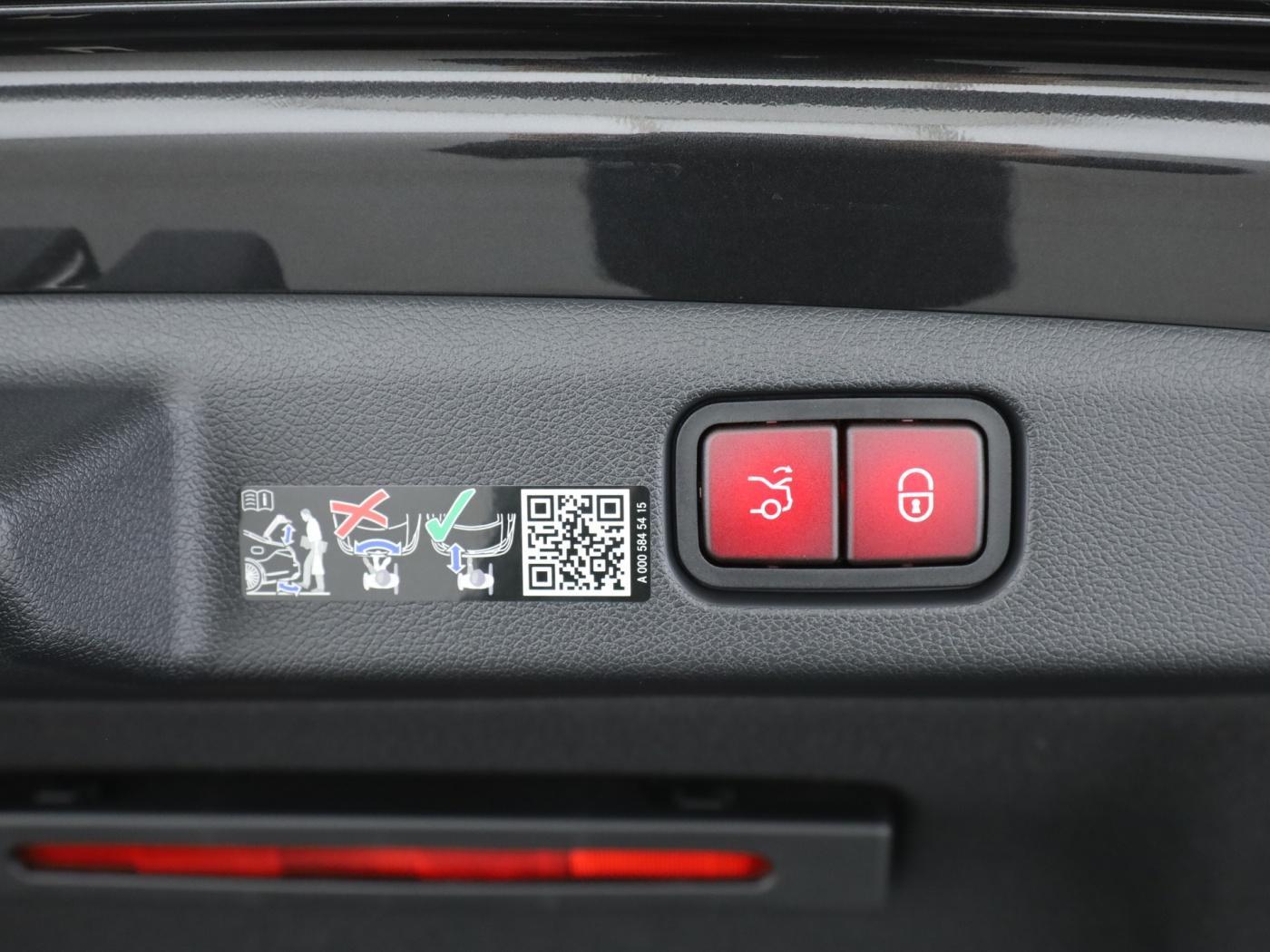 Mercedes-Benz E 400 4MATIC Sedan