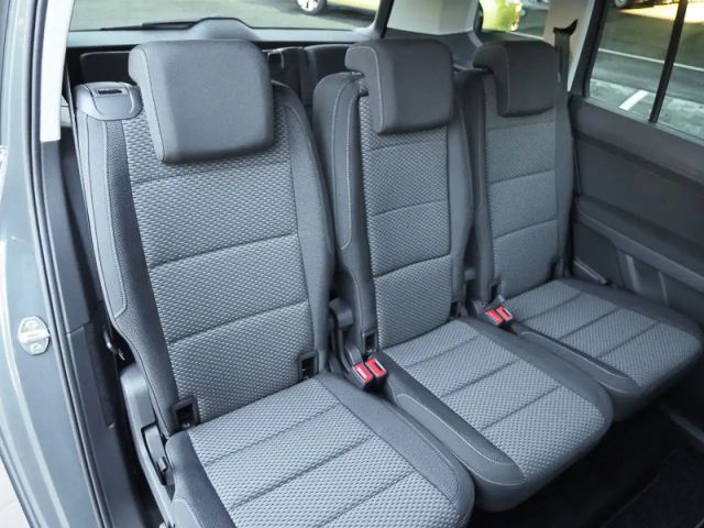 Volkswagen Touran 1.5 TSI DSG IQ.Drive R-Line