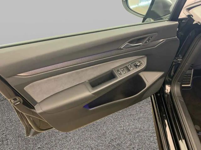 Volkswagen Golf *FACELIFT*AKRAPOVIC*ACC*DCC*NAVI*270*HUD*