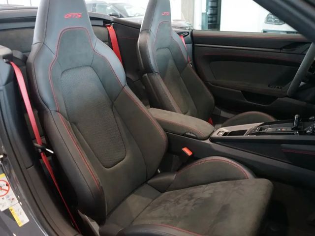 Porsche 992 Cabrio Carrera GTS