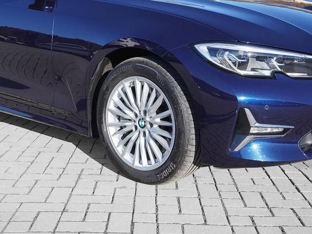 BMW 330 330d Luxury Line Touring xDrive