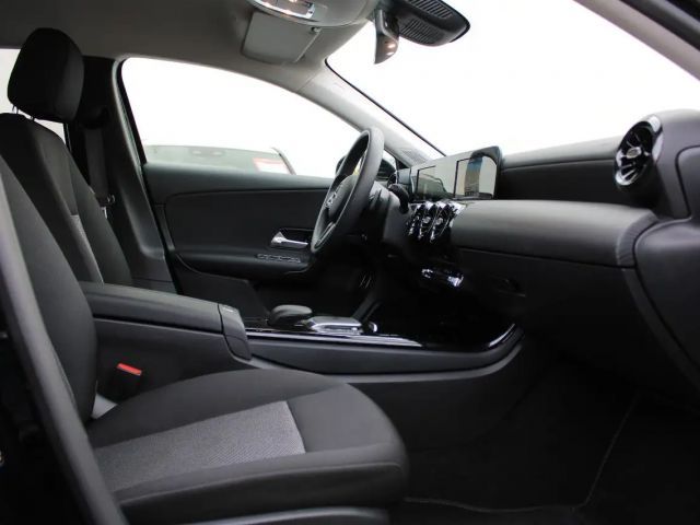 Mercedes-Benz A 200 4MATIC A 200 d