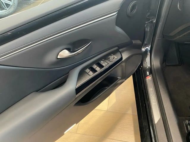 Lexus ES Business Line