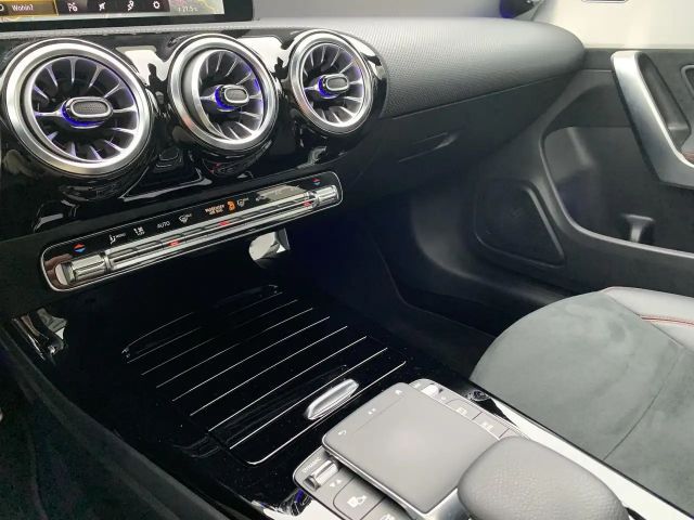 Mercedes-Benz CLA 200 AMG Line Sedan