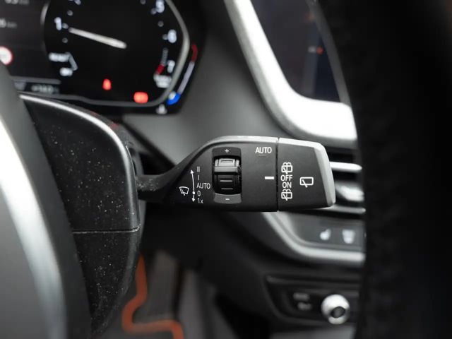 BMW 118 118i Sedan Sport Line