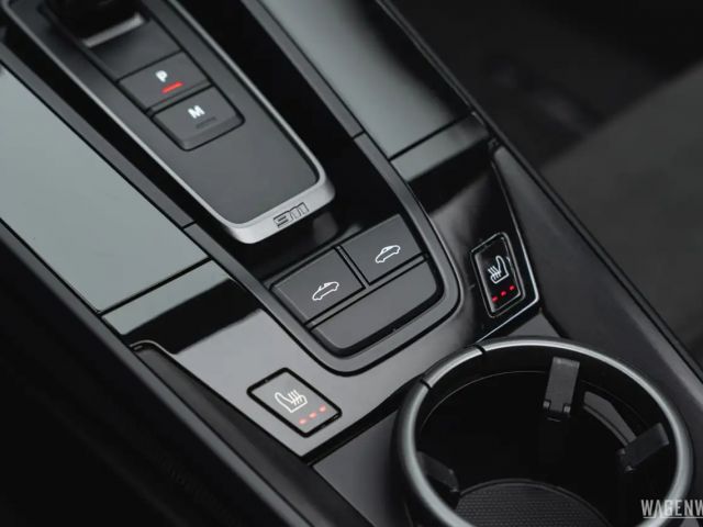 Porsche 992 4 Cabrio GTS Targa