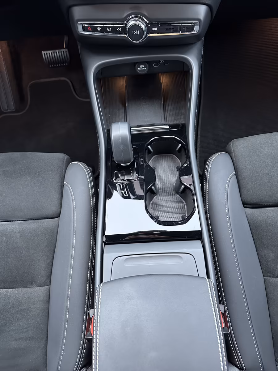 Volvo XC40 Core Recharge