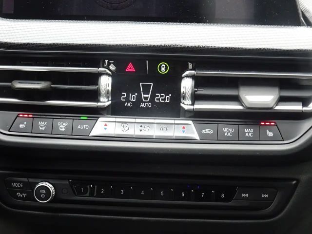 BMW 118 118i Sedan Sport Line