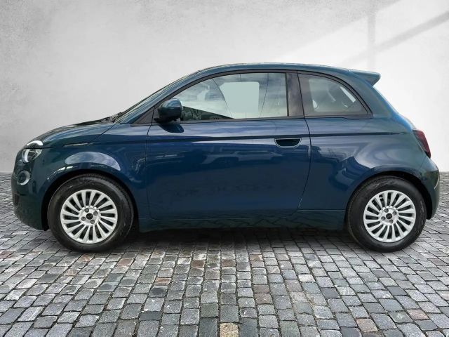 Fiat 500e Action