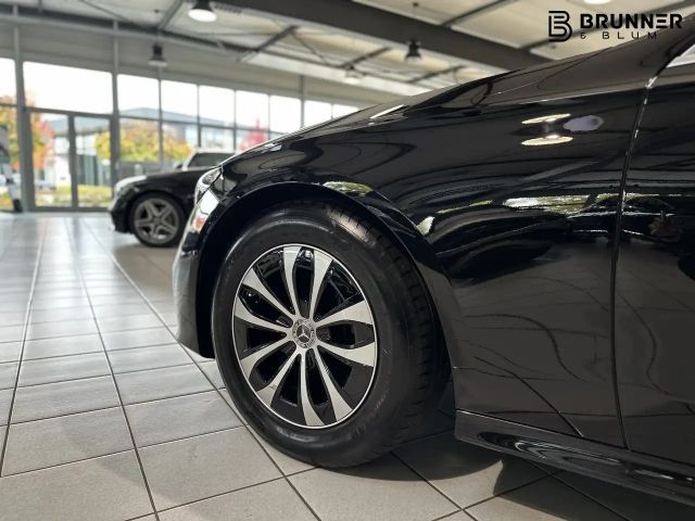 Mercedes-Benz E 200 AVANTGARDE Sedan