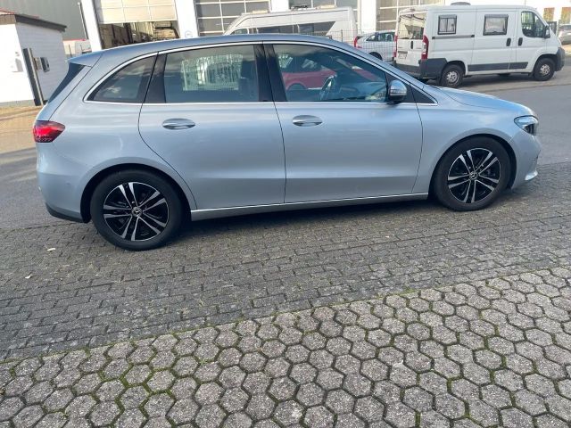 Mercedes-Benz B 180 B 180 d