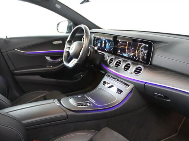 Mercedes-Benz E 220 AMG Line E 220 d Sedan