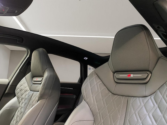 Audi A6 Avant Quattro S-Tronic