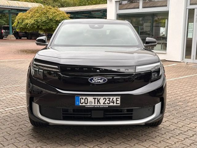 Ford Explorer Extended range Premium RWD