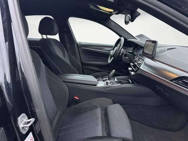 BMW 520 520d M-Sport Sedan xDrive