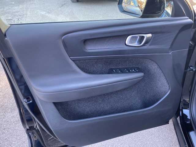 Volvo XC40 XC40 Navi LED Klima Standhzg Einparkhilfe el. Fenster