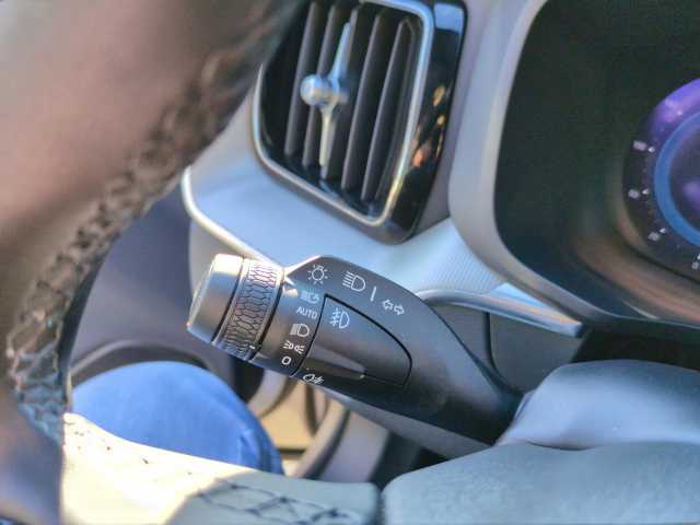 Volvo XC60 Navi LED Klima Standhzg Einparkhilfe el. Fenster