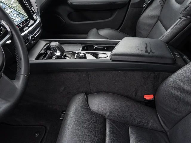 Volvo V60 Cross Country AWD Plus