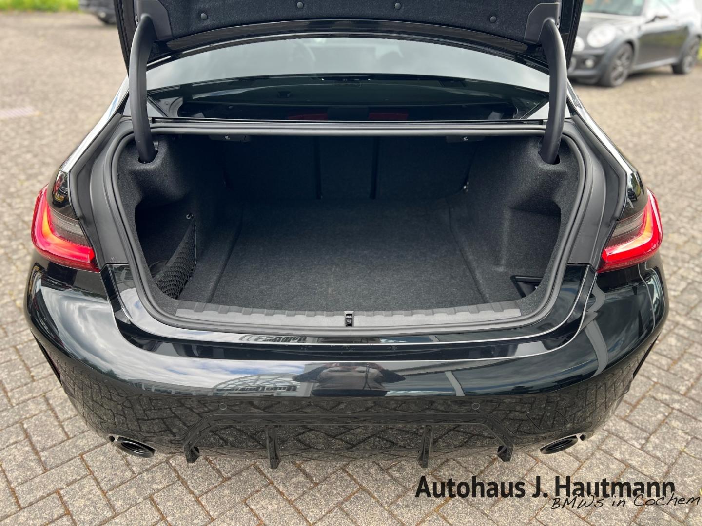 BMW 320 320d M-Sport Sedan xDrive