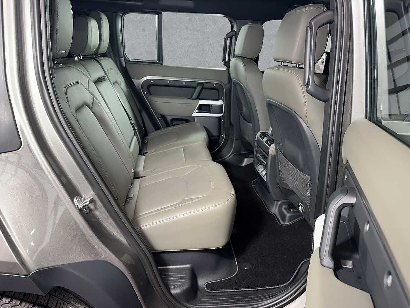 Land Rover Defender 110 SE