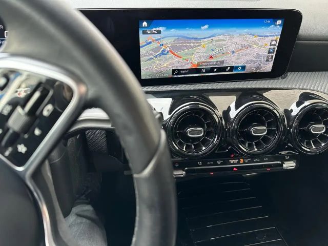 Mercedes-Benz A 180 A 180 d