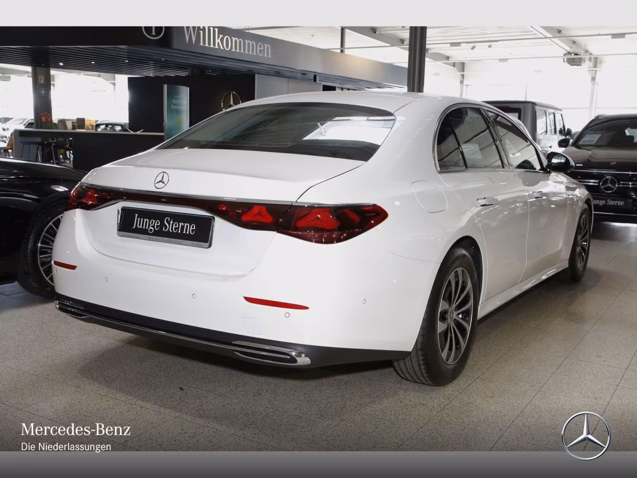 Mercedes-Benz E 220 AVANTGARDE E 220 d Sedan