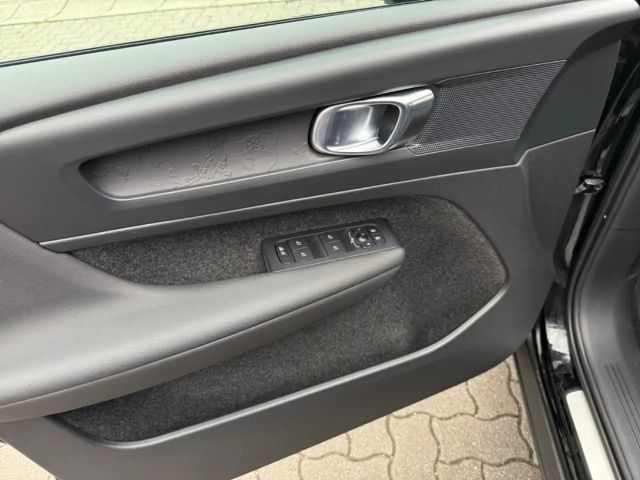 Volvo XC40 Core Recharge