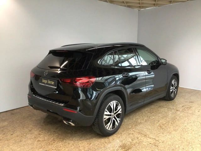 Mercedes-Benz GLA 200 GLA 200 d