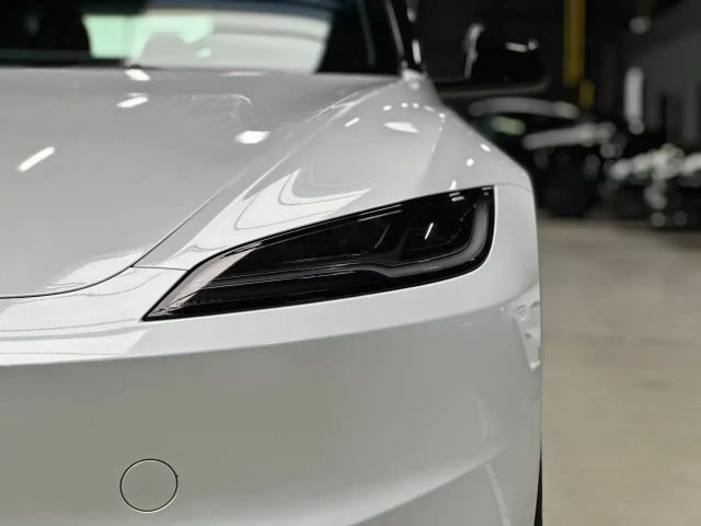 Tesla Model 3 AWD Long Range