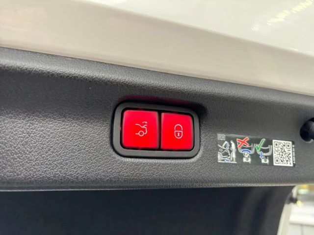 Mercedes-Benz EQE 300 AMG Line Sedan