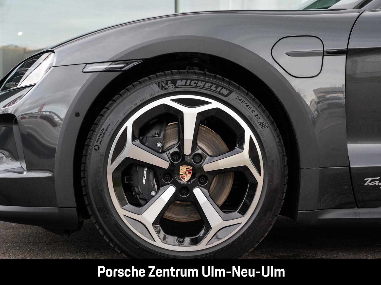 Porsche Taycan 4 Cross Turismo