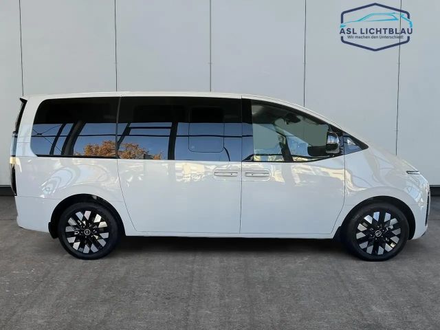Hyundai Staria Signature