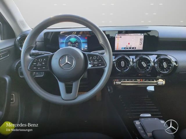 Mercedes-Benz A 250 A 250 e