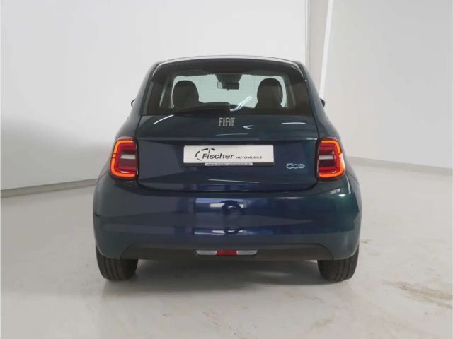 Fiat 500e Action