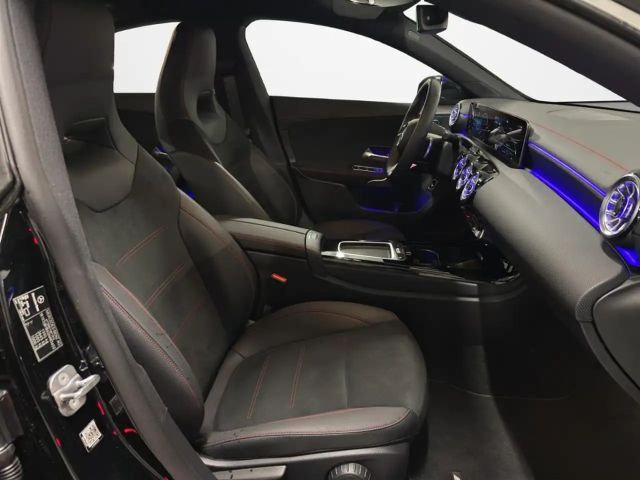 Mercedes-Benz CLA 200 AMG Line Coupé