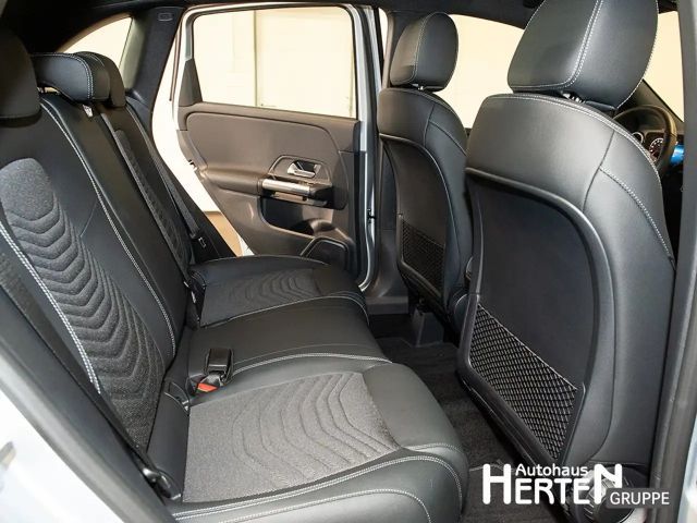 Mercedes-Benz B 200 Progressive Sedan