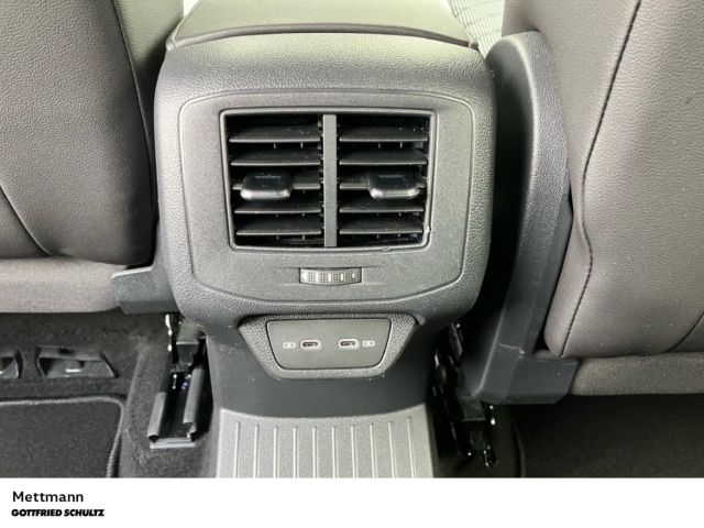 Volkswagen T-Roc 1.5 TSI DSG R-Line