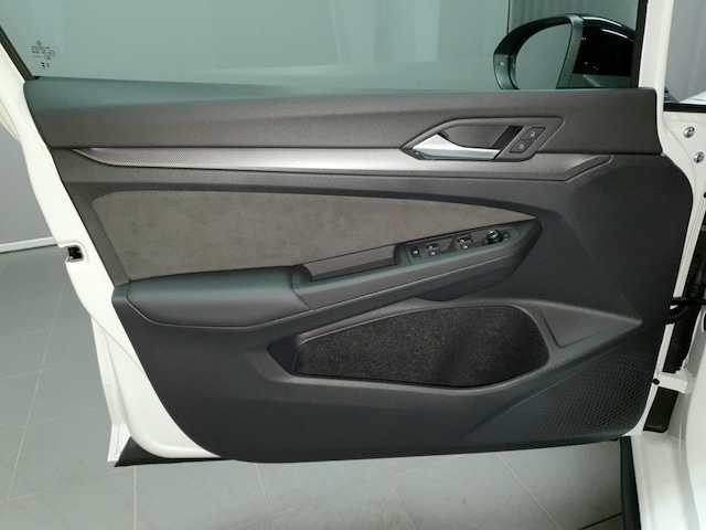 Volkswagen Golf 1.5 eTSI DSG R-Line