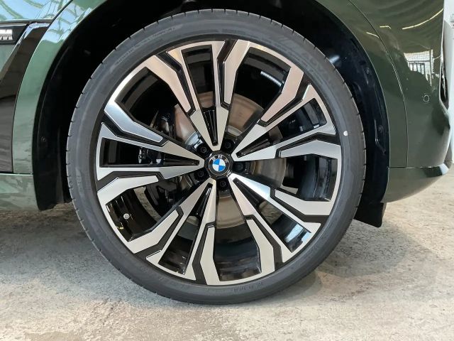 BMW X7 60i  Sonderlackierung | Sitzbelüftg | Bower & Wilk