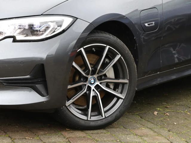 BMW 330 330e Sport Line Touring xDrive