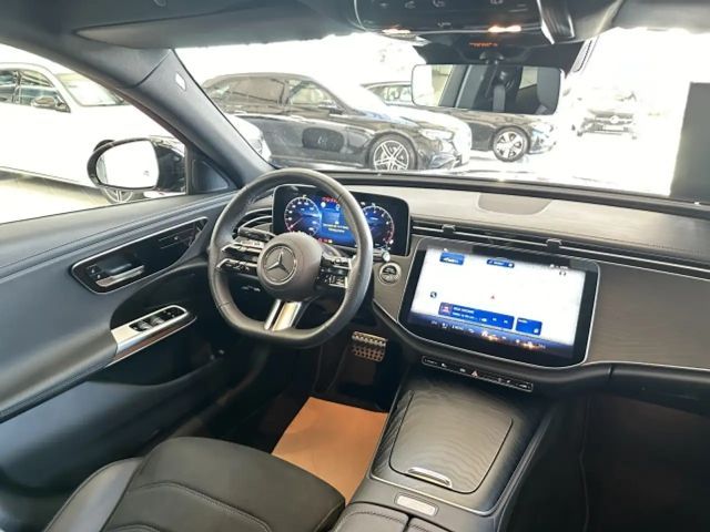 Mercedes-Benz E 200 AMG Line Sedan