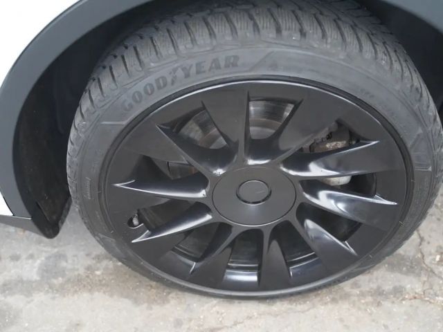 Tesla Model Y AWD Long Range