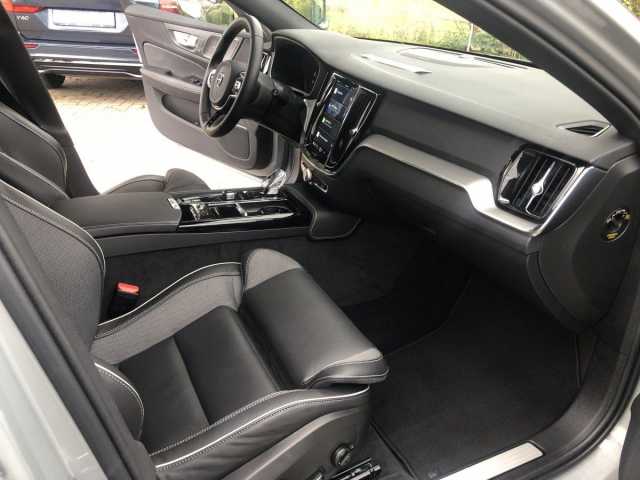 Volvo V60 AWD Dark Hybrid Plus T6