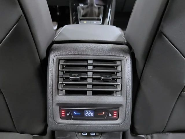 Volkswagen Golf 1.5 TSI R-Line Variant