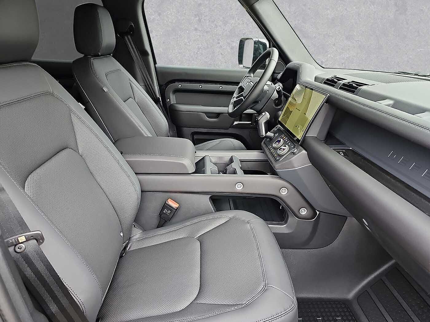 Land Rover Defender 110 Dynamic SE