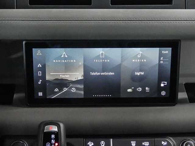 Land Rover Defender 110 Dynamic SE