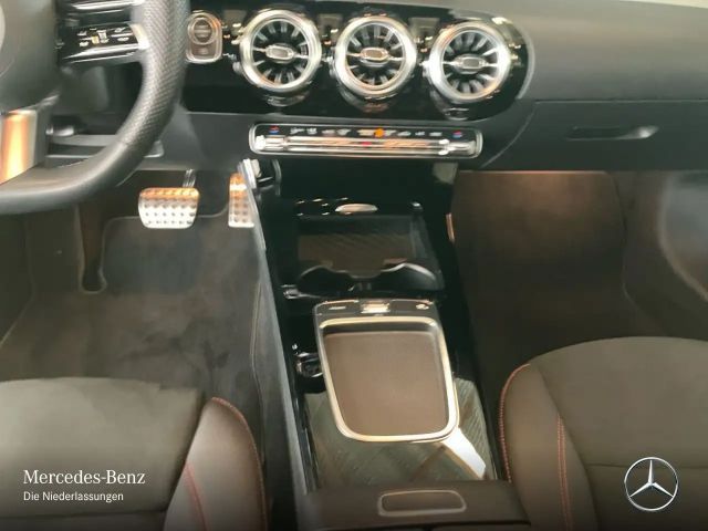 Mercedes-Benz A 220 4MATIC AMG Line