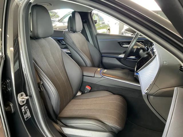 Mercedes-Benz E 220 AVANTGARDE E 220 d Sedan