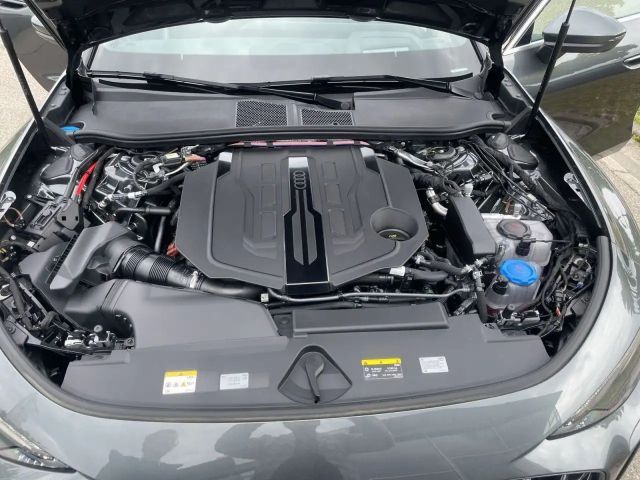 Audi A6 Avant Quattro S-Line S-Tronic