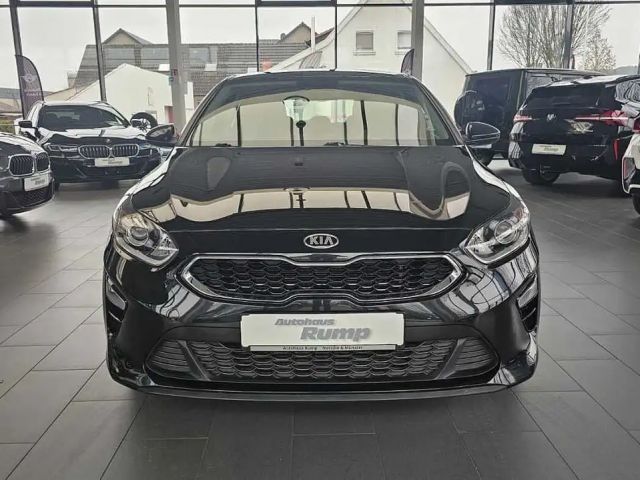 Kia Ceed / Ceed Automatik | AHK | SHZ | NAVI